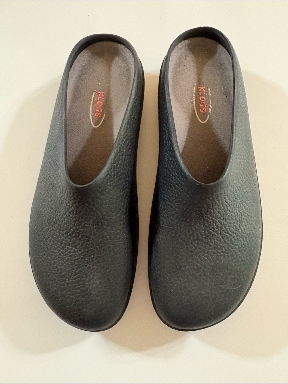 Klogs size 10 Waterproof Black Textured Slip-On Clogs